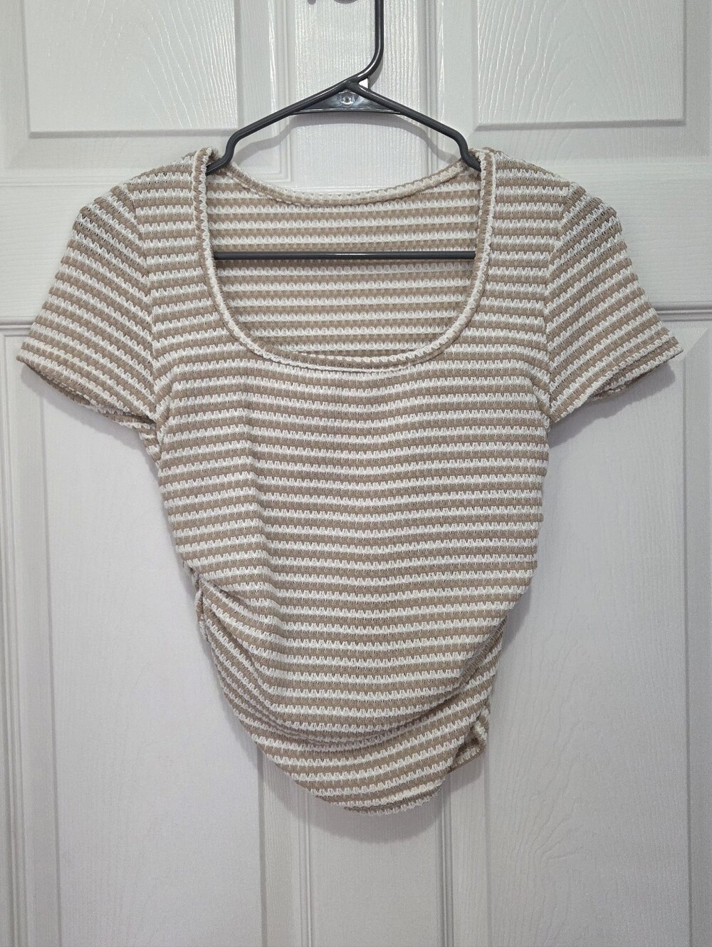 SHEIN Women's Beige & White Striped Scoop Neck Short Sleeve Top Size Small - Picture 3 of 8
